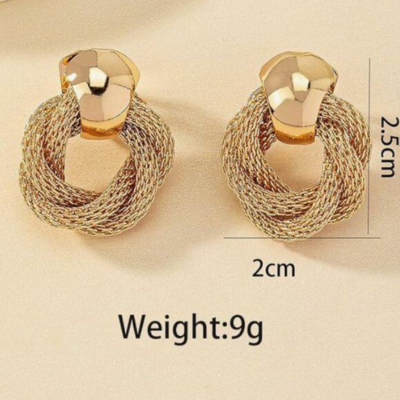 Luxe Circle Golden Earrings - Picture 4 of 7